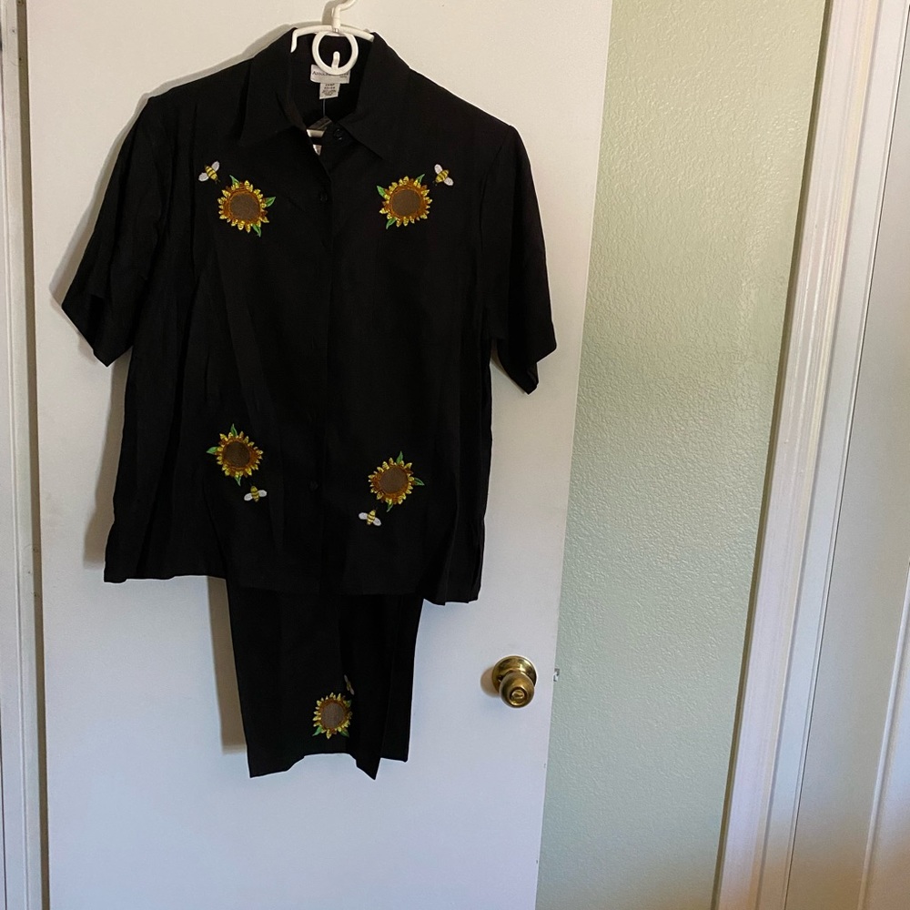 Anna Maxwell NWT 2Piece Outfit/ Top with matching pants